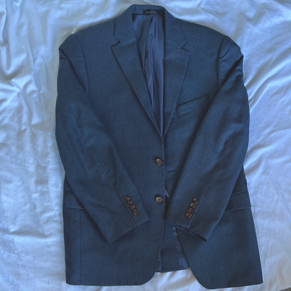 Worn once. True to size. Great condition